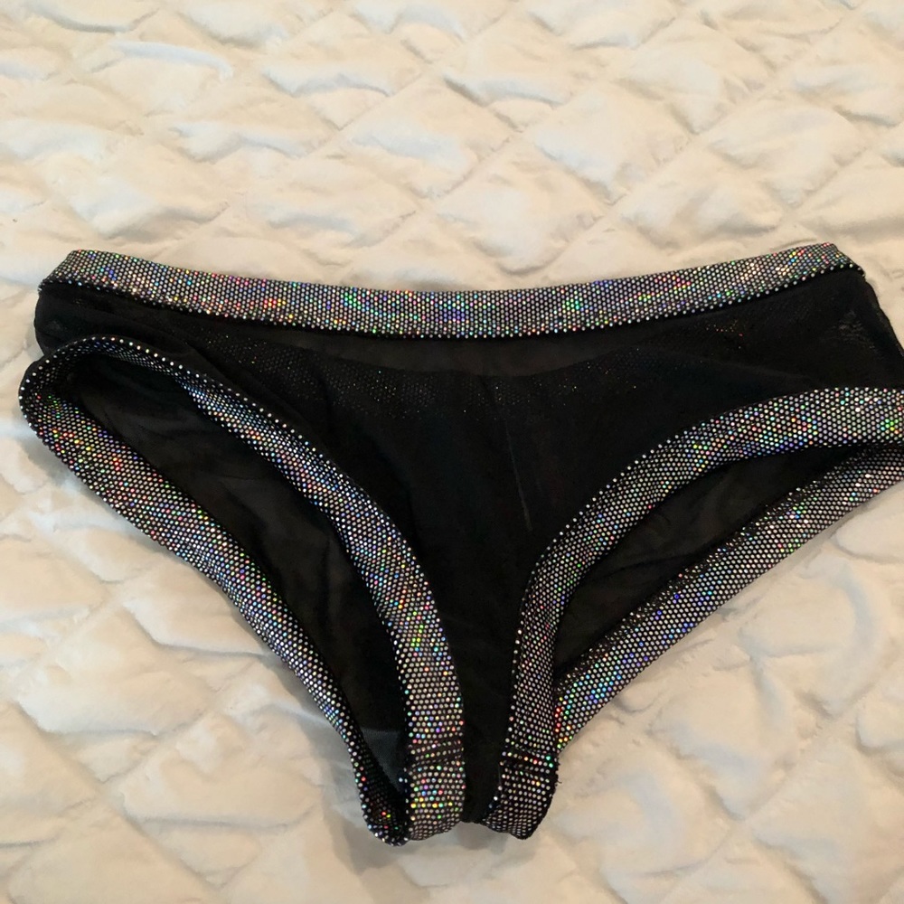 Iheartraves booty shorts